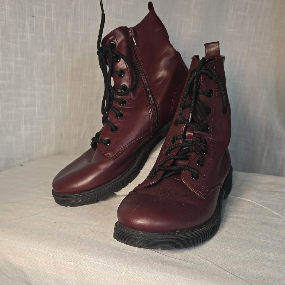 Time & Tru Women's Burgundy Lace-Up Boots size 9